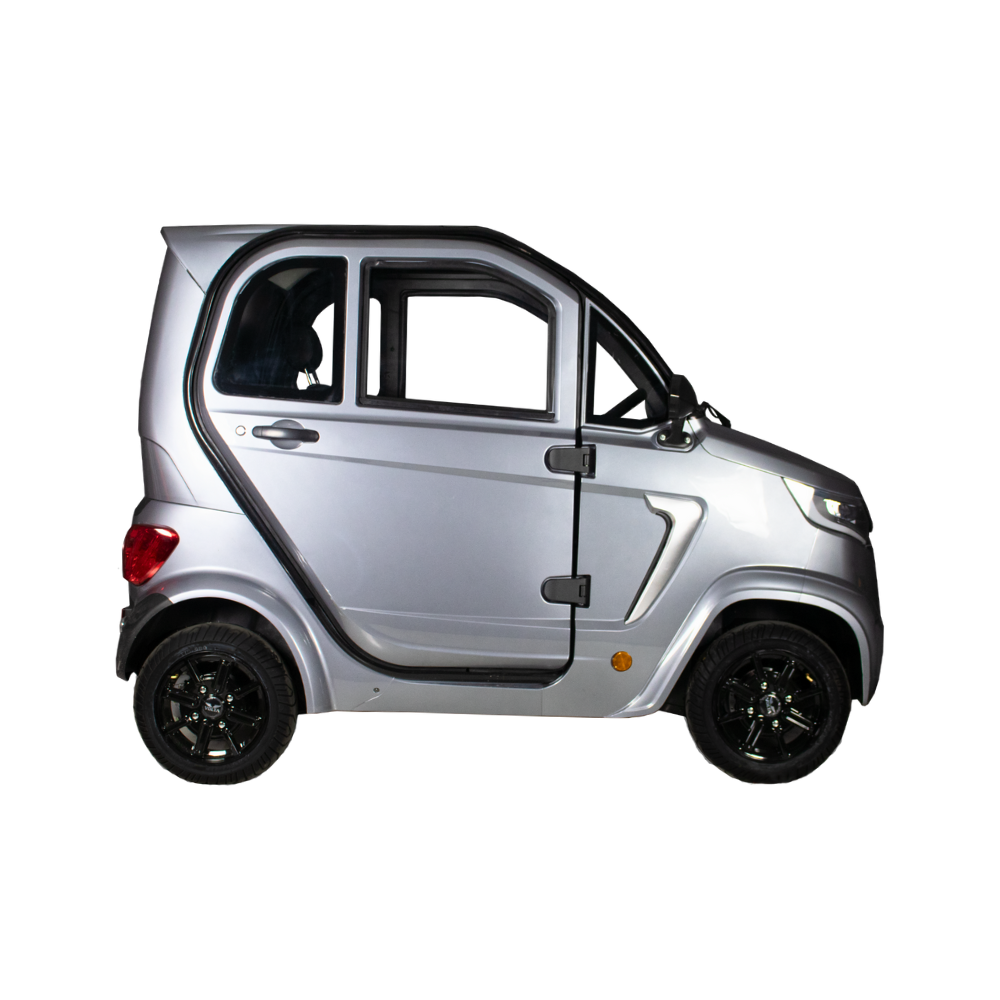 Volta EV1 in Silber, Seitenansicht mit Front nach rechts.