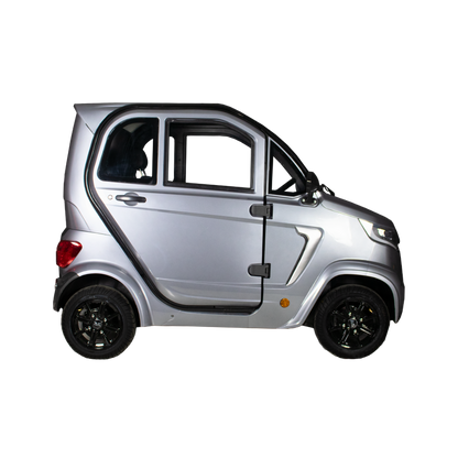 Volta EV1 in Silber, Seitenansicht mit Front nach rechts.