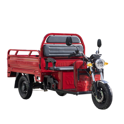 Volta VT5 in Rot, Dreiviertelansicht von vorn.