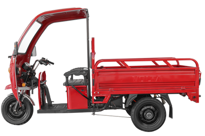 Volta VT5 alte Generation mit Haube in Rot, Seitenansicht mit Front nach links.