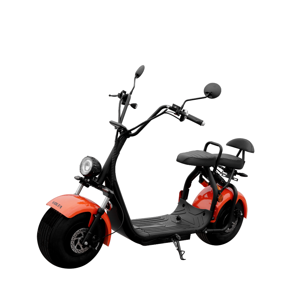 Volta SE 03 MAX in Orange, Dreiviertelansicht von vorn aus der Gegenrichtung.